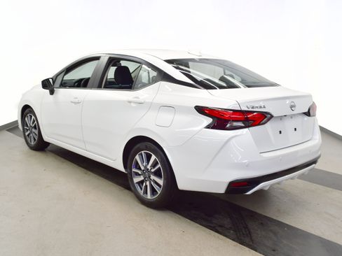 Used 2025 Nissan Versa SV FWD image 2