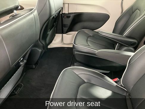 Certified 2023 Chrysler Pacifica Limited image 16