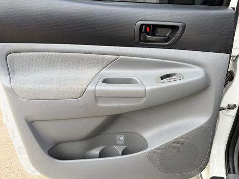 Used 2010 Toyota Tacoma PreRunner image 12