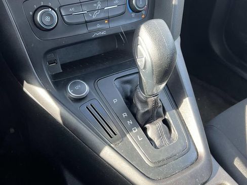 Certified 2017 Ford Focus SE image 24