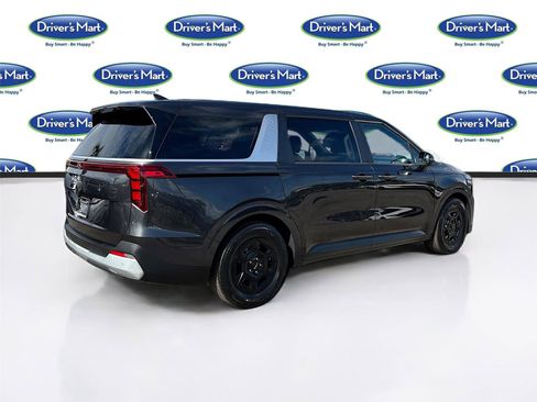 Used 2025 Kia Carnival FWD image 7