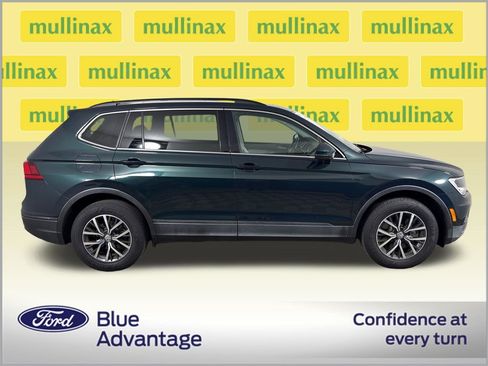 Used 2019 Volkswagen Tiguan SE w/ Panoramic Sunroof Package FWD image 2