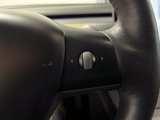 Used 2021 Tesla Model Y Long Range AWD/4WD image 27