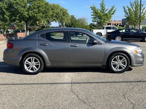 Used 2013 Dodge Avenger SXT FWD image 4