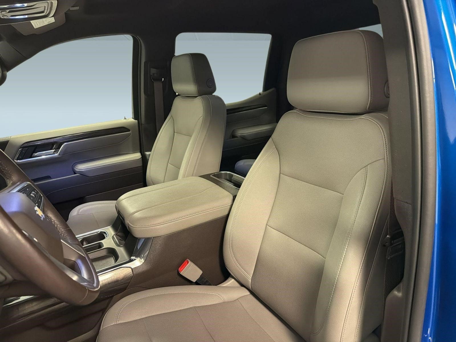 Used 2023 Chevrolet Silverado 1500 LTZ AWD/4WD image 4