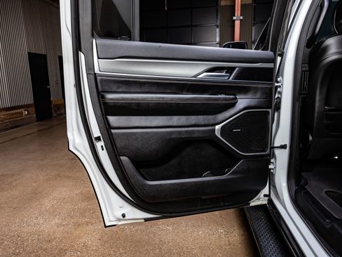 Used 2023 Jeep Wagoneer Series II image 35