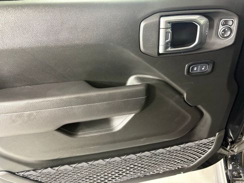 Used 2023 Jeep Wrangler Unlimited Rubicon 4xe AWD/4WD image 16