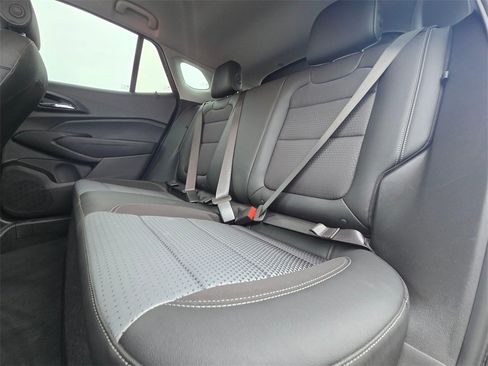 Certified 2025 Chevrolet Trax LT w/ LT Convenience Package image 12