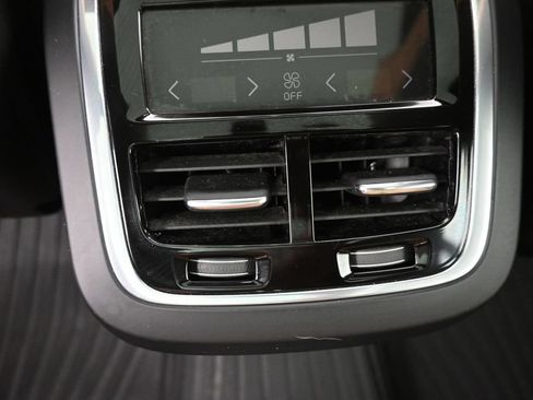 Used 2017 Volvo XC90 T6 Momentum w/ Vision Package AWD/4WD image 17