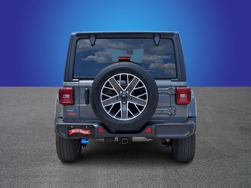 Used 2023 Jeep Wrangler Unlimited Sahara w/ Cold Weather Group AWD/4WD image 5