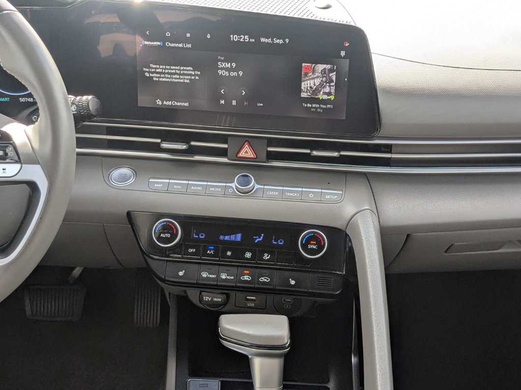 Used 2025 Hyundai Elantra SEL FWD image 21
