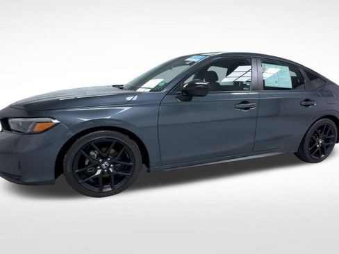 Used 2025 Honda Civic Sport image 4
