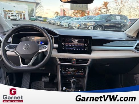 Certified 2025 Volkswagen Taos SE image 24