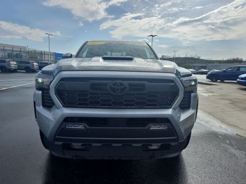 Used 2024 Toyota Tacoma TRD Sport w/ TRD Sport Upgrade Package image 3