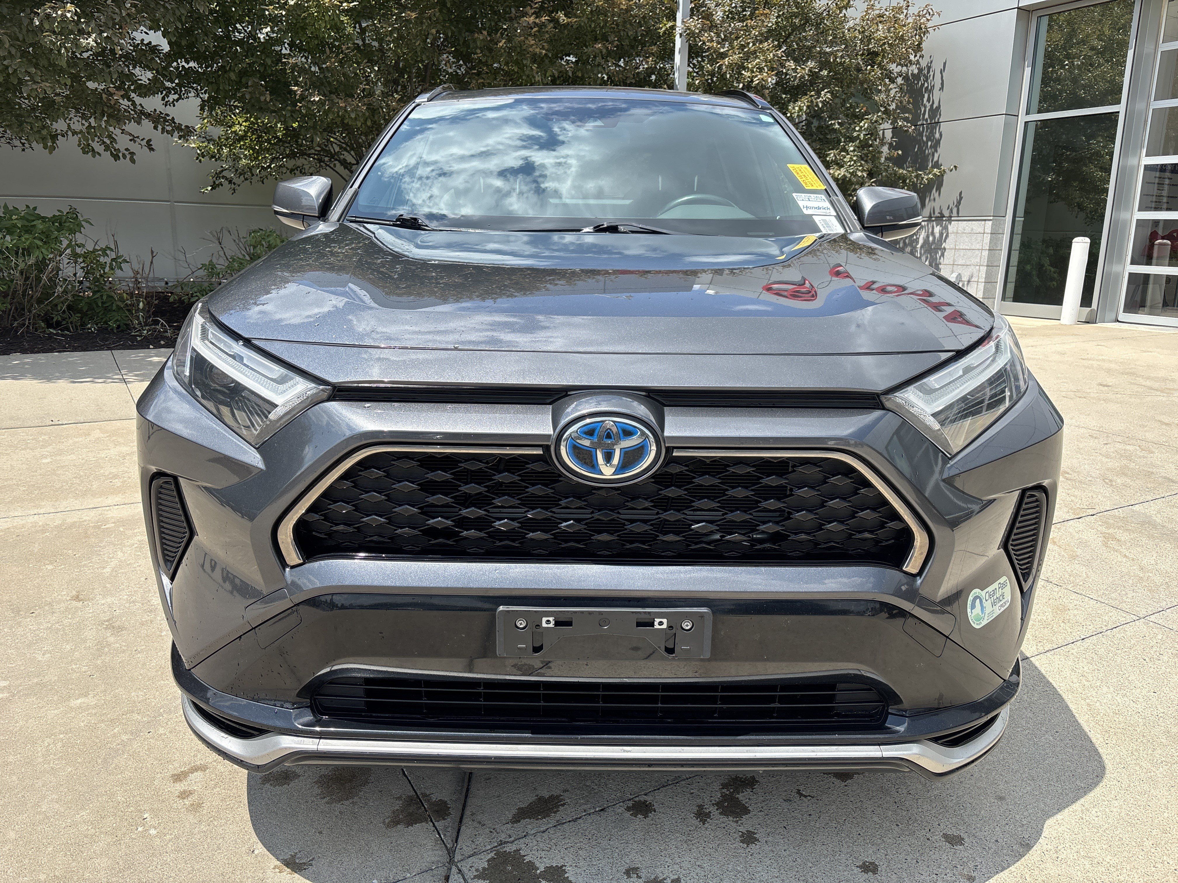 Used 2022 Toyota RAV4 SE w/ Weather & Moonroof Package AWD/4WD image 5