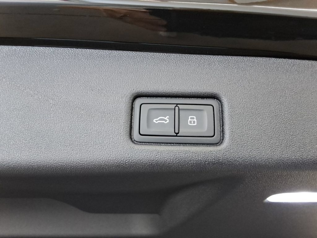 Used 2025 Audi Q5 Premium Plus w/ Premium Plus AWD/4WD image 21