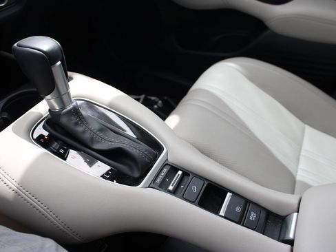 Used 2024 Honda HR-V EX-L image 17