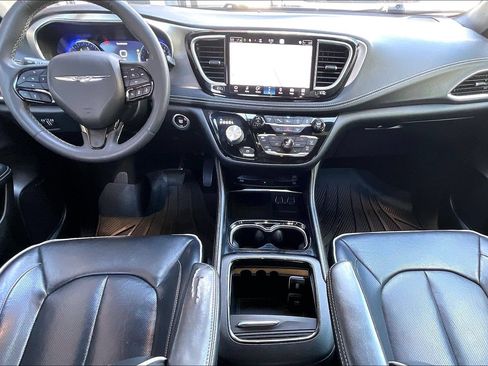 Used 2022 Chrysler Pacifica Limited w/ Uconnect Theater Family Group AWD/4WD image 7