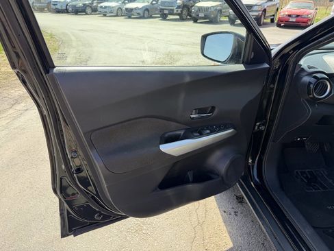 Used 2019 Nissan Kicks SV w/ Exterior Package FWD image 9