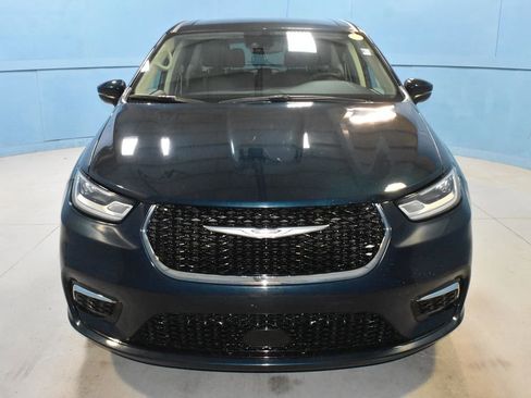 Used 2023 Chrysler Pacifica Touring-L FWD image 25