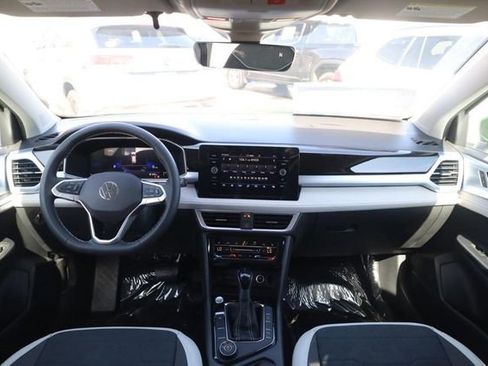 New 2026 Volkswagen Taos SE image 6