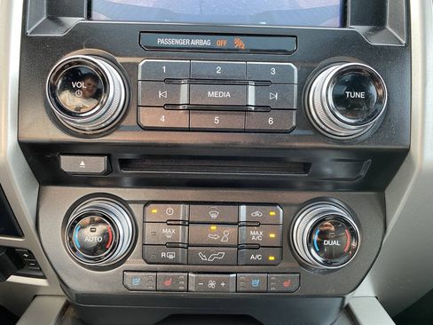 Used 2016 Ford F150 Lariat w/ Equipment Group 502A Luxury AWD/4WD image 31