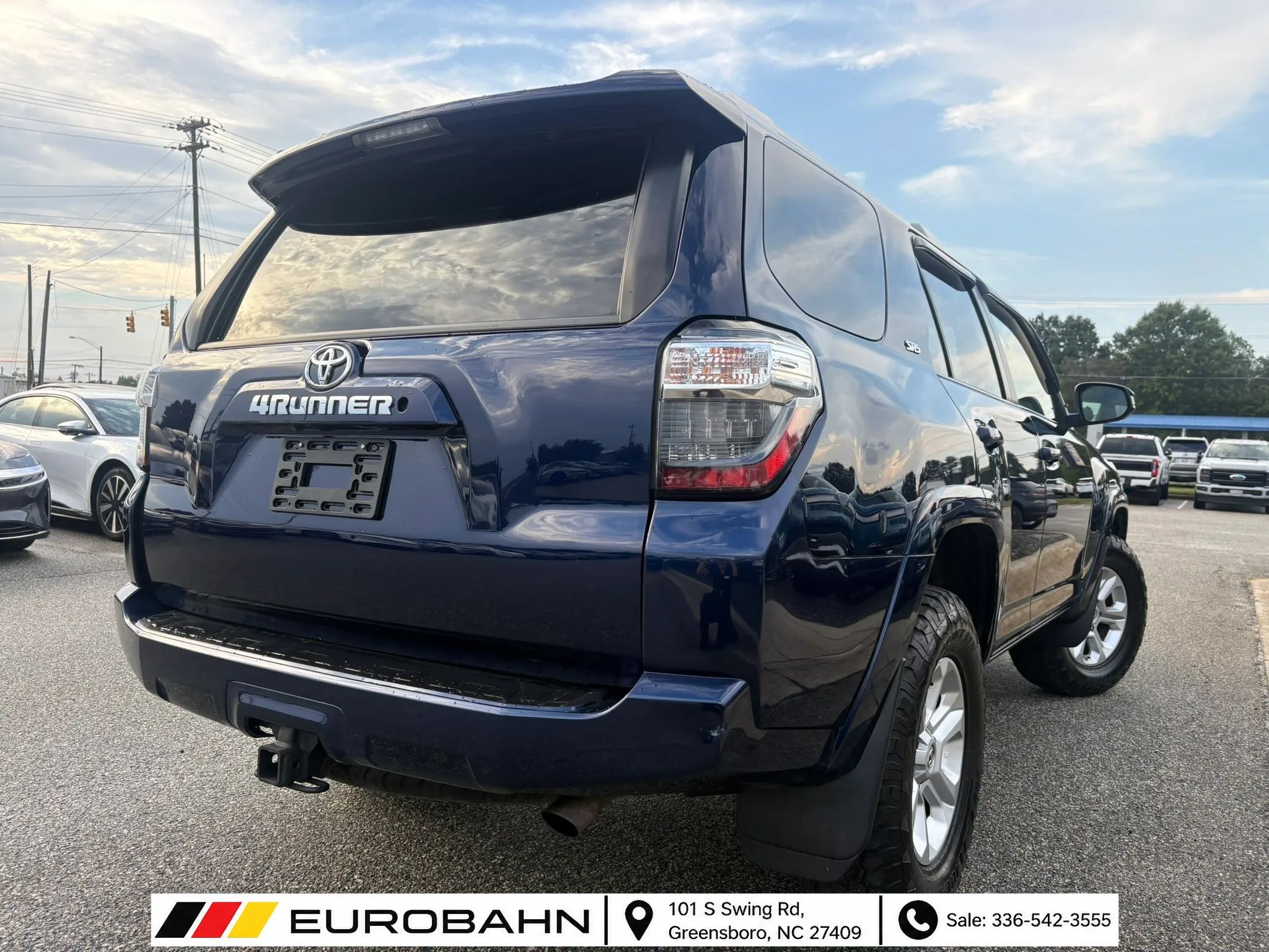 Used 2015 Toyota 4Runner SR5 AWD/4WD image 5