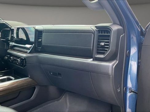 Used 2024 Chevrolet Silverado 1500 LT Trail Boss w/ Convenience Package II AWD/4WD image 15