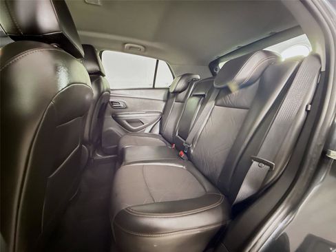 Used 2018 Chevrolet Trax LT w/ LT Convenience Package image 23