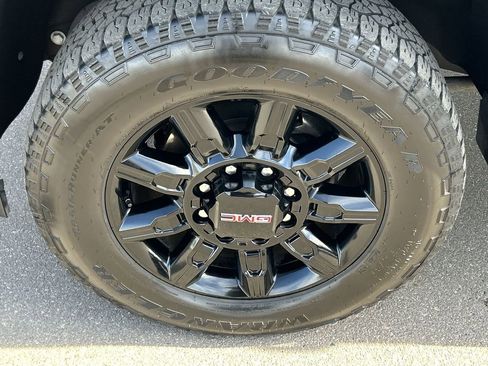 Used 2025 GMC Sierra 2500 AT4 w/ Technology Package image 32