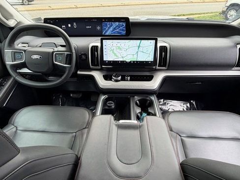 Certified 2025 Ford Expedition Active AWD/4WD image 3