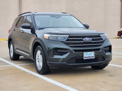 Used 2023 Ford Explorer XLT image 2