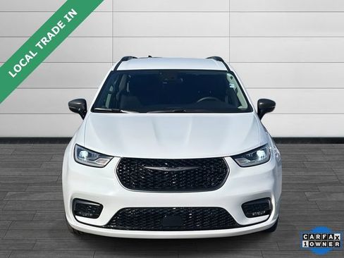 Used 2024 Chrysler Pacifica Touring-L w/ Road Tripper Package image 8