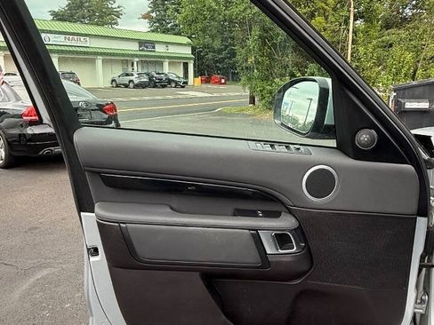 Used 2018 Land Rover Discovery SE AWD/4WD image 14