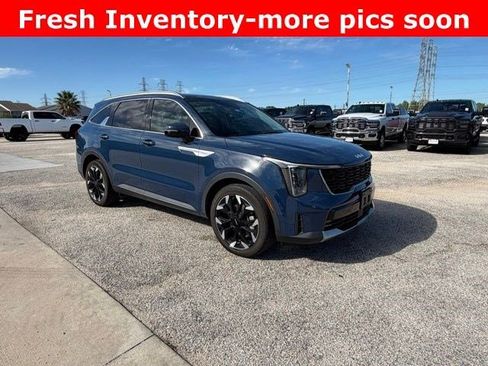 Used 2024 Kia Sorento EX w/ Panoramic Sunroof Package image 5