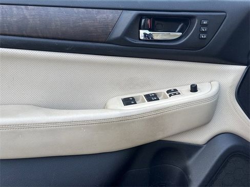 Used 2017 Subaru Outback 2.5i Limited image 26