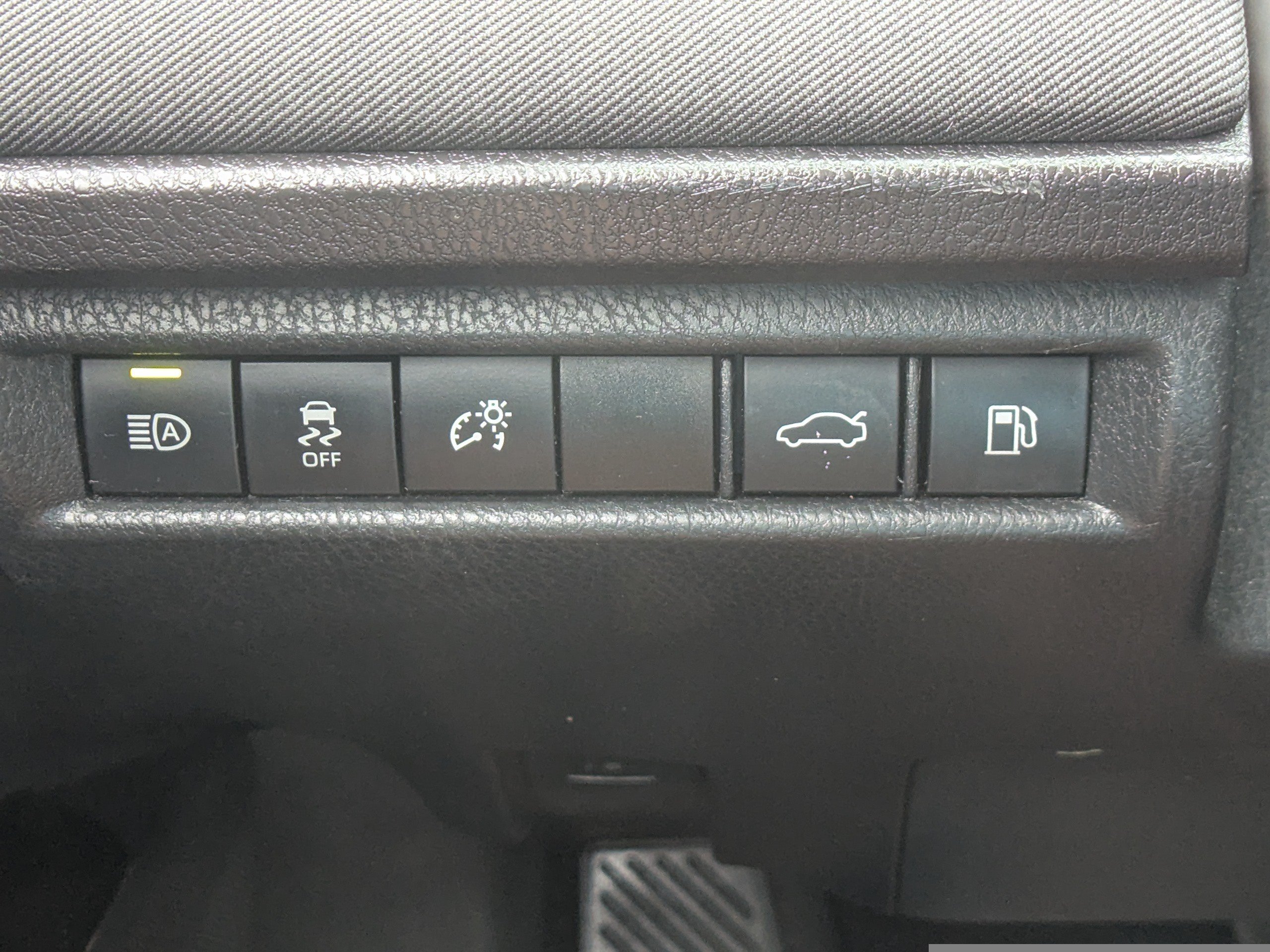 Used 2025 Toyota Camry LE FWD image 29