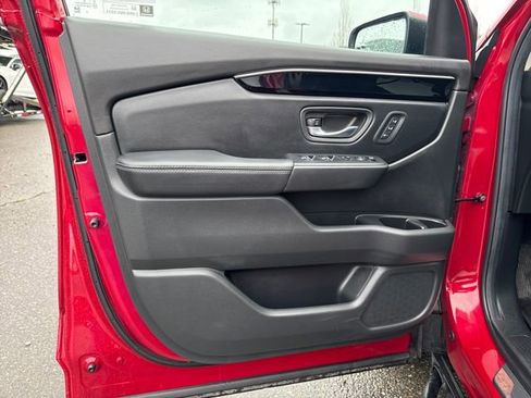 Used 2025 Honda Pilot Touring image 16