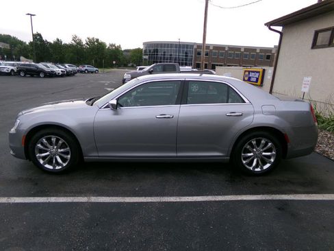Used 2018 Chrysler 300 Limited image 6