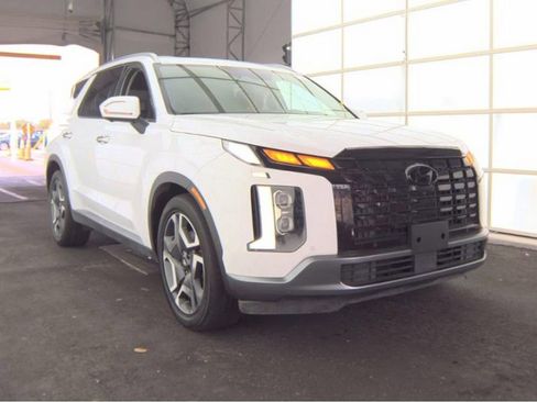 Used 2024 Hyundai Palisade SEL w/ Premium Package image 4