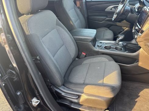 Used 2022 Chevrolet Traverse LT FWD image 15
