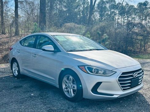 Used 2017 Hyundai Elantra SE image 8