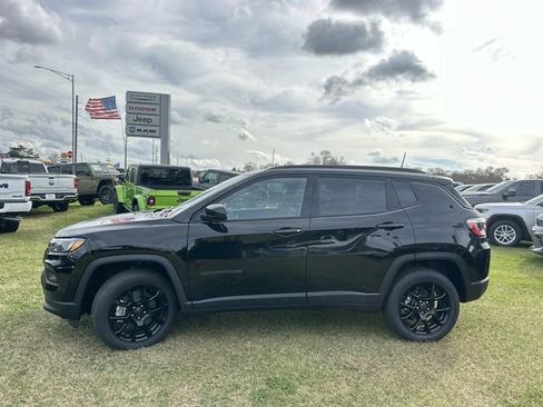 New 2026 Jeep Compass Latitude AWD/4WD image 18
