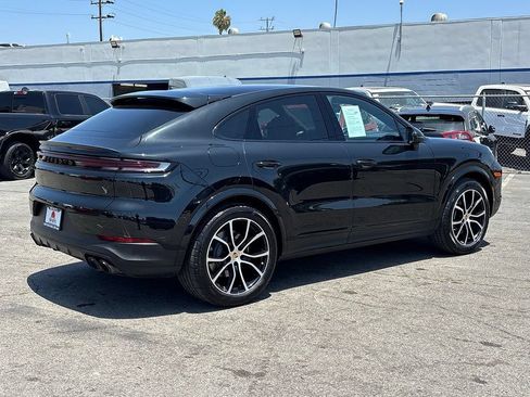 Used 2024 Porsche Cayenne Coupe AWD/4WD image 3
