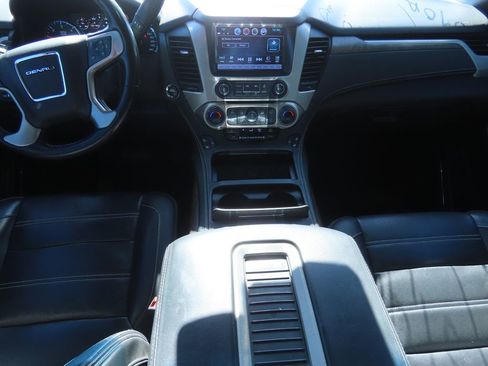 Used 2018 GMC Yukon Denali image 7