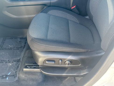 Used 2023 Chevrolet Traverse LT image 20