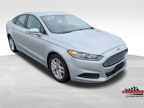 Used 2016 Ford Fusion SE FWD image 8