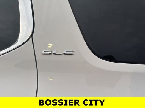 Certified 2023 GMC Acadia SLE w/ LPO, Floor Liner Package image 9