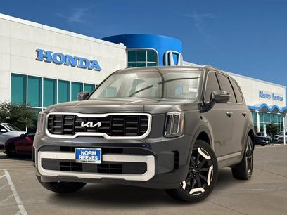 Used 2023 Kia Telluride S w/ S Sunroof Package
