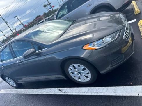 Used 2019 Ford Fusion S FWD image 2
